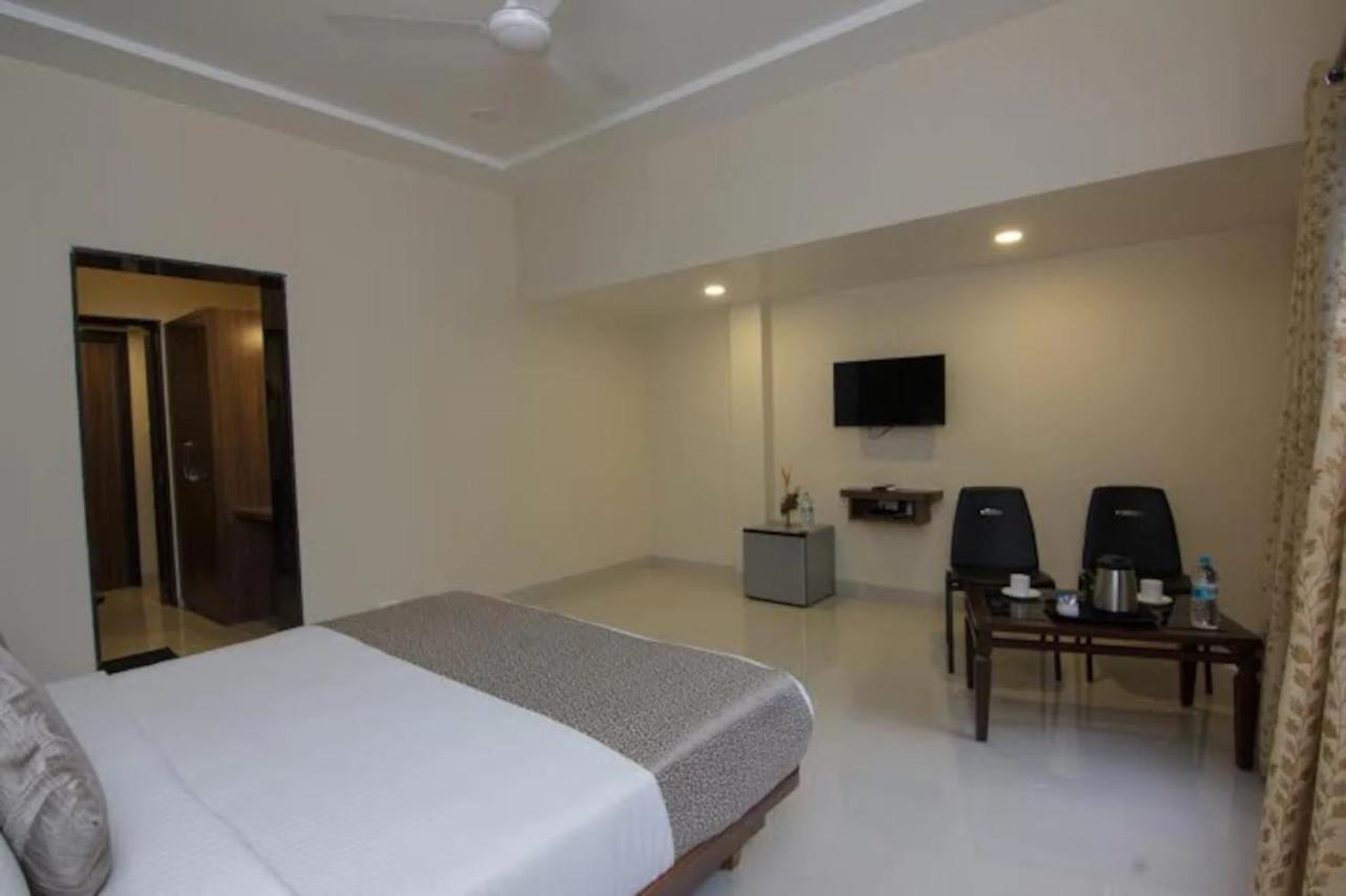 Sunshine Resort Lonavala Exteriör bild