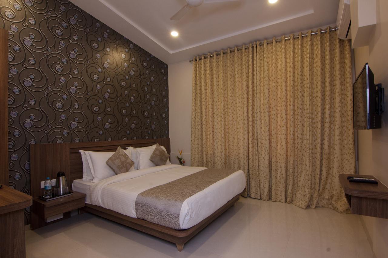 Sunshine Resort Lonavala Exteriör bild